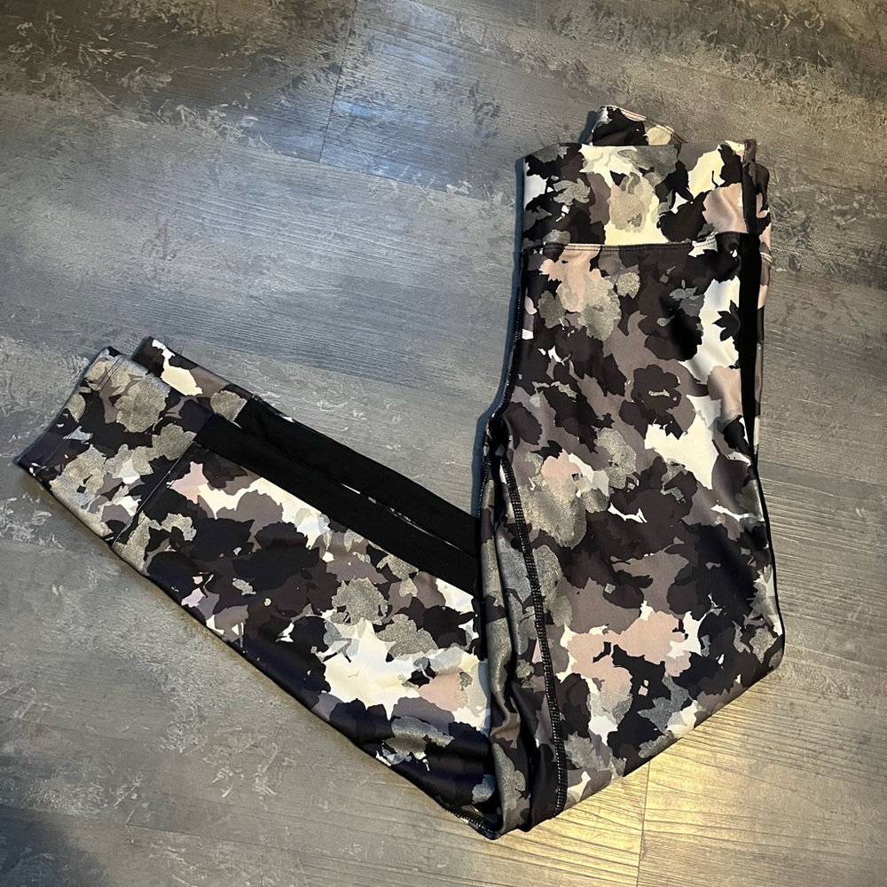 2 pairs athletic leggings.